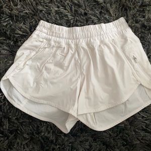 TRADE ISO SIZE 4 Lululemon white tracker shorts